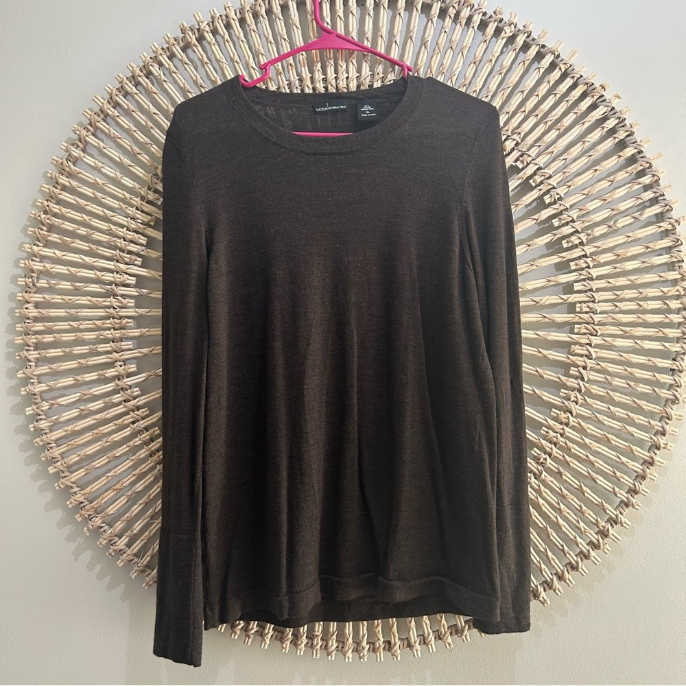 Women’s brown sweater